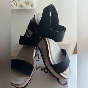 Crown Vintage Top Extra wedge Sandals size 9